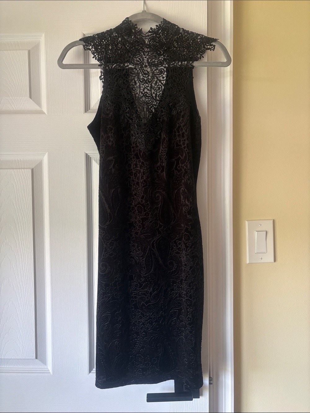 Black Lace High-Neck Sleeveless Sheath Dress